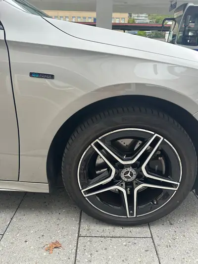 Mercedes-Benz A 250e AMG Line — Hybride rechargeable, 59 000 km seulement — Innenraum
