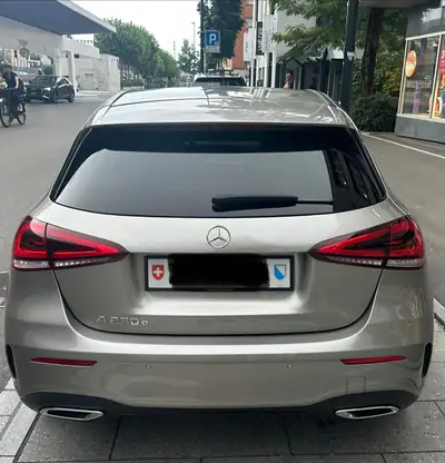 Mercedes-Benz A 250e AMG Line — Hybride rechargeable, 59 000 km seulement — Armaturenbrett