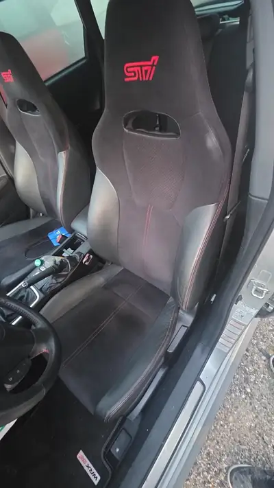 Subaru Impreza 2.5 T Sport — Berline sportive turbo, transmission manuelle, 72000 km — interni