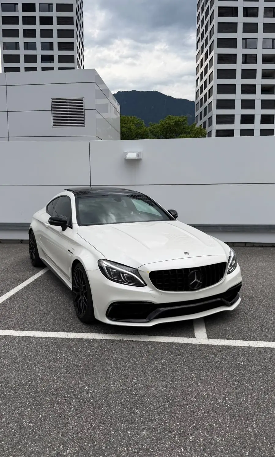 Mercedes-Benz C 63 S AMG — Coupé haute performance, 510 ch et design blanc glacial