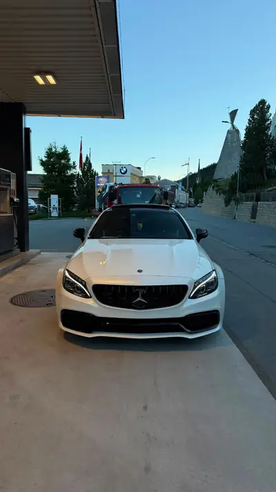 Mercedes-Benz C 63 S AMG — Coupé haute performance, 510 ch et design blanc glacial — interni