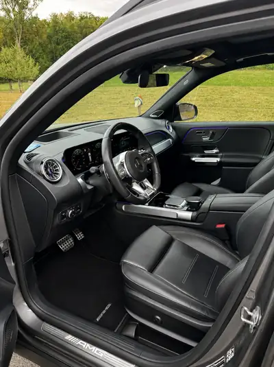 Mercedes-Benz GLB 35 AMG 4matic — Performance et polyvalence en 306 ch — interior