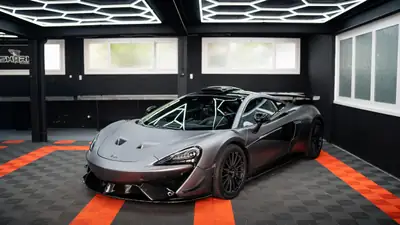 McLaren 620R — Édition limitée 1/225, 620 ch de pure performance — Außenansicht