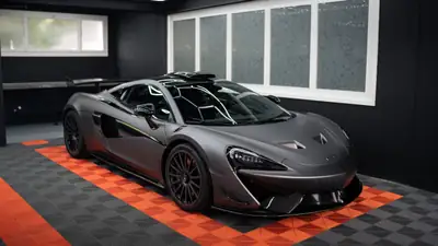 McLaren 620R — Édition limitée 1/225, 620 ch de pure performance — Innenraum