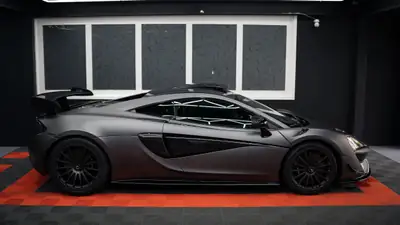 McLaren 620R — Édition limitée 1/225, 620 ch de pure performance — Armaturenbrett