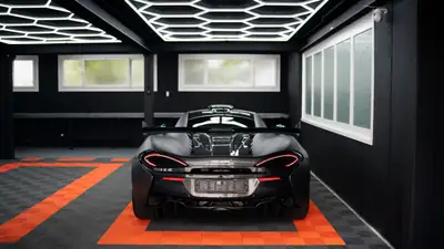 McLaren 620R — Édition limitée 1/225, 620 ch de pure performance — Miniatur 7
