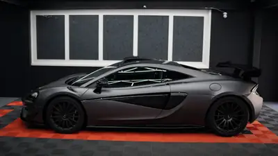 McLaren 620R — Édition limitée 1/225, 620 ch de pure performance — Miniatur 9