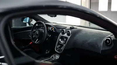 McLaren 620R — Édition limitée 1/225, 620 ch de pure performance — Miniatur 12
