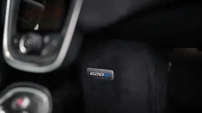 McLaren 620R — Édition limitée 1/225, 620 ch de pure performance — Miniatur 14