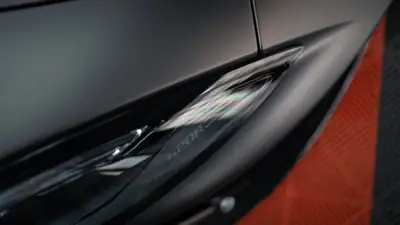 McLaren 620R — Édition limitée 1/225, 620 ch de pure performance — Miniatur 18