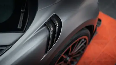 McLaren 620R — Édition limitée 1/225, 620 ch de pure performance — Miniatur 17