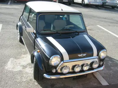 MINI Cooper 1.3i — Légendaire britannique des années 90, essence économique — Außenansicht
