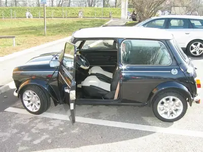 MINI Cooper 1.3i — Légendaire britannique des années 90, essence économique — Armaturenbrett