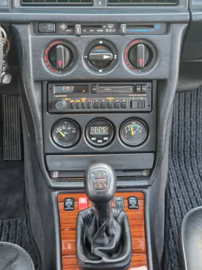 Mercedes-Benz 190 E 2.5-16 — Berline sportive des années 90, moteur atmosphérique 195 ch — Miniatur 8