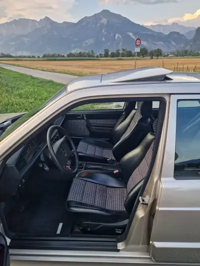Mercedes-Benz 190 E 2.5-16 — Berline sportive des années 90, moteur atmosphérique 195 ch — Miniatur 11