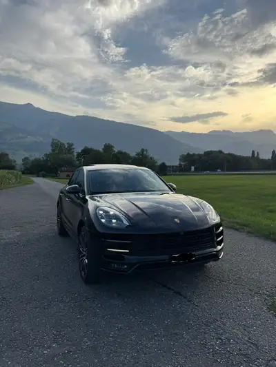 Porsche Macan 3.6 V6 Turbo Performance — SUV sportif 440 ch, garantie Porsche Approved jusqu'à 2029 — Seitenansicht