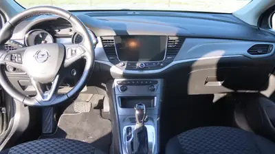 Opel Astra Sports Tourer 1.6 CDTi Automatik — Break diesel économique, contrôle technique neuf — dashboard