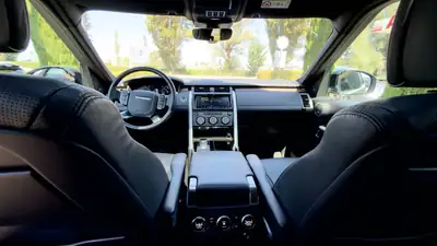Land Rover Discovery 3.0 TDV6 HSE Luxury — 7 places, diesel performant, 58'200 km — interior