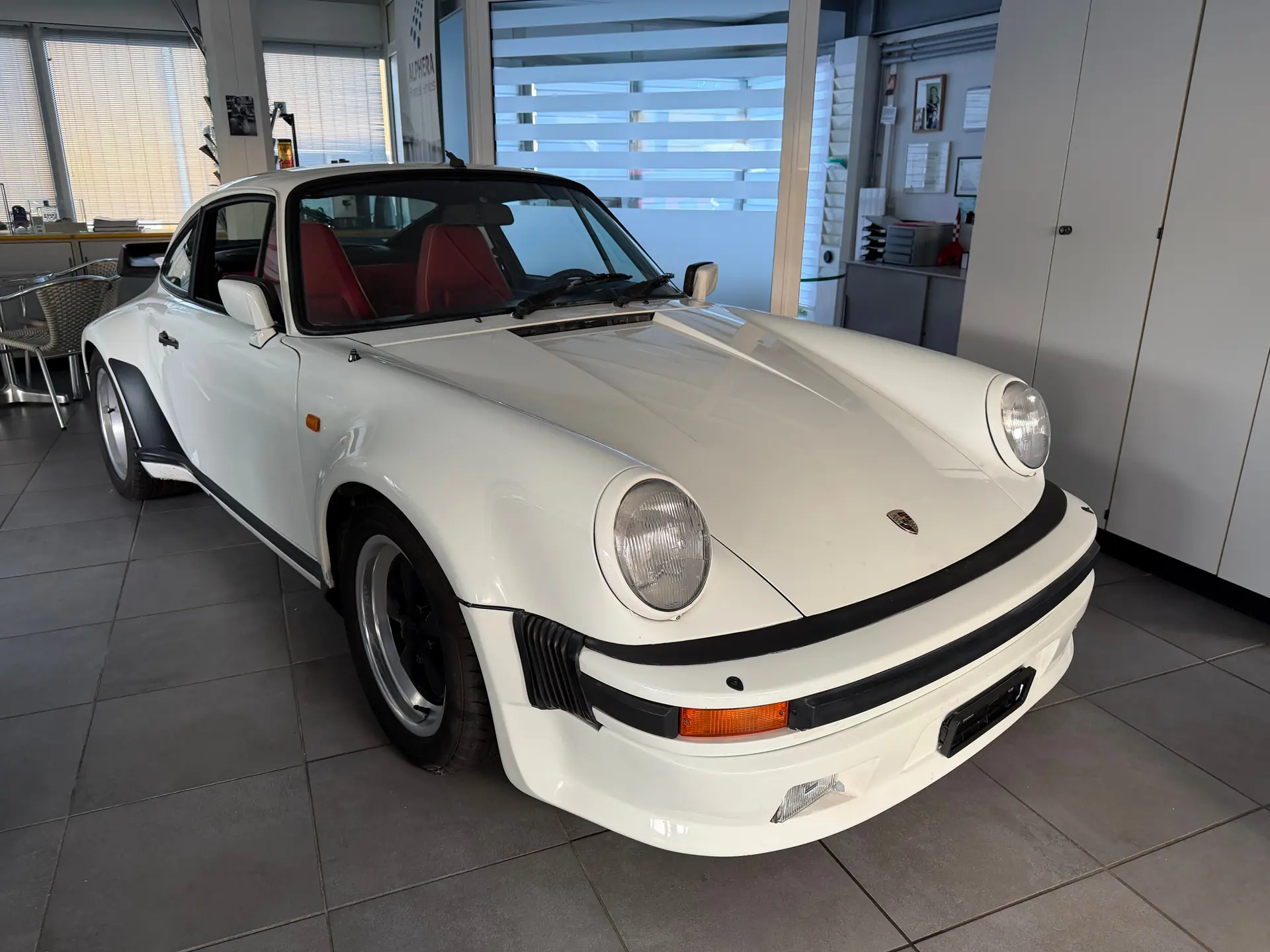 Porsche 911 Carrera Turbo-look 1984 — Légende des années 80, exemplaire expertisé