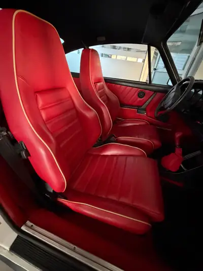 Porsche 911 Carrera Turbo-look 1984 — Légende des années 80, exemplaire expertisé — tableau de bord