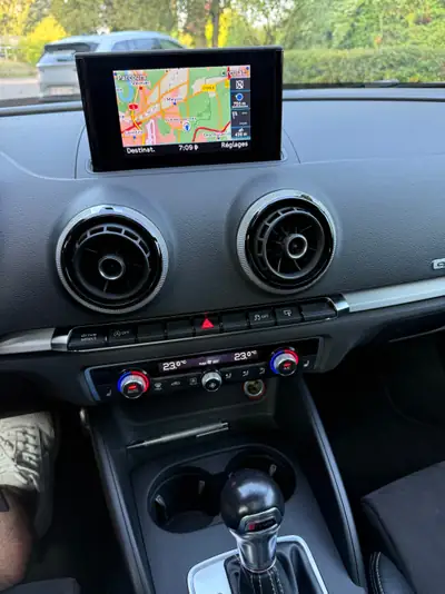 Audi S3 Sportback S-Line 2.0 TFSI — Compacte sportive quattro, 301 ch dynamiques — Miniature 11