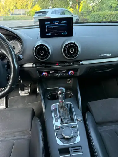 Audi S3 Sportback S-Line 2.0 TFSI — Compacte sportive quattro, 301 ch dynamiques — Miniature 18