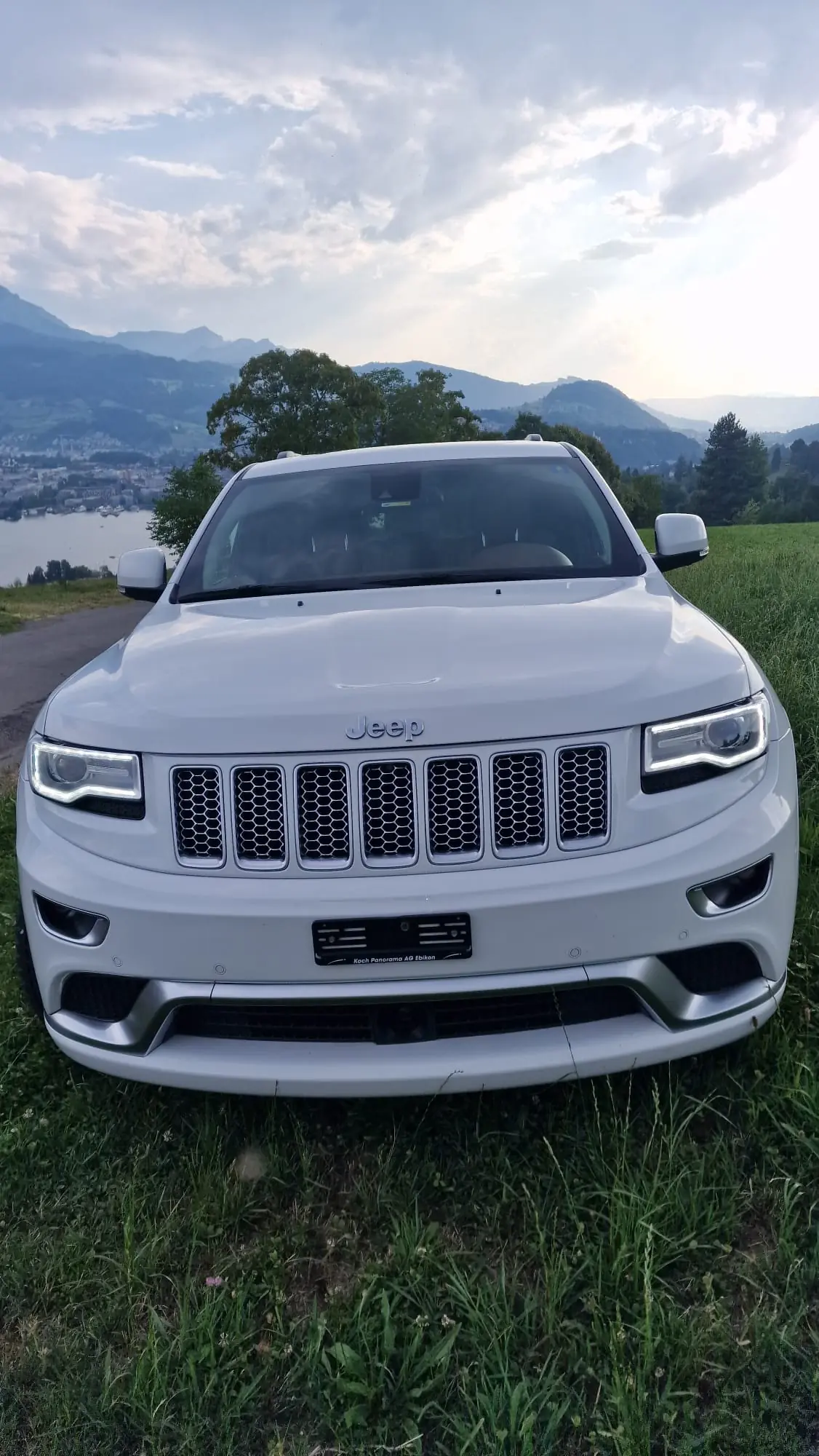 Jeep Grand Cherokee 3.0 CRD 250 Summit — SUV premium diesel, 103'000 km, toit blanc