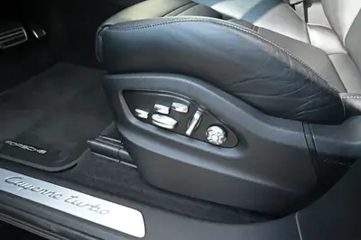 Porsche Cayenne Turbo 2020 — SUV haute performance, 550 ch et garantie Porsche Approved — Miniature 17