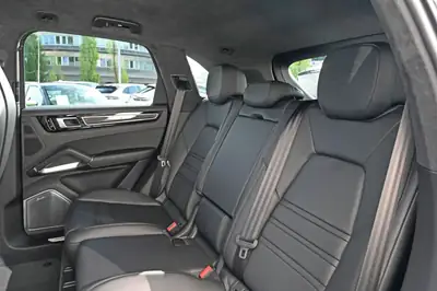 Porsche Cayenne Turbo 2020 — SUV haute performance, 550 ch et garantie Porsche Approved — Miniature 20