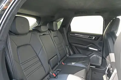 Porsche Cayenne Turbo 2020 — SUV haute performance, 550 ch et garantie Porsche Approved — Miniature 25