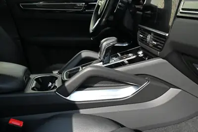 Porsche Cayenne Turbo 2020 — SUV haute performance, 550 ch et garantie Porsche Approved — Miniature 28