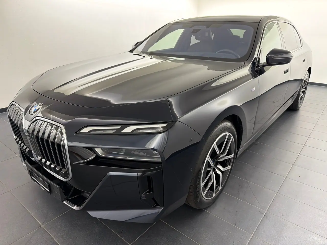 BMW 740d xDrive 48V M Sport 2025 — Berline premium diesel hybride, quasi neuve