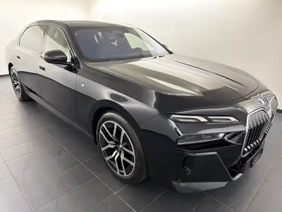BMW 740d xDrive 48V M Sport 2025 — Berline premium diesel hybride, quasi neuve — intérieur