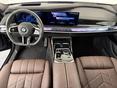 BMW 740d xDrive 48V M Sport 2025 — Berline premium diesel hybride, quasi neuve — Miniature 7
