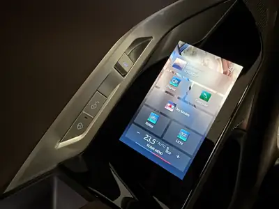 BMW 740d xDrive 48V M Sport 2025 — Berline premium diesel hybride, quasi neuve — Miniature 10