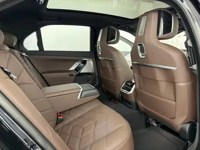 BMW 740d xDrive 48V M Sport 2025 — Berline premium diesel hybride, quasi neuve — Miniature 11