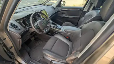 Renault Espace 1.6 TCe 200 ch — Monospace familial performant, entretien à jour — tableau de bord
