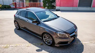 Mercedes-Benz A 45 AMG 4Matic — Performance 360 ch, état d'origine impeccable — arrière