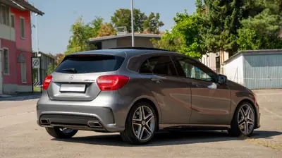 Mercedes-Benz A 45 AMG 4Matic — Performance 360 ch, état d'origine impeccable — côté