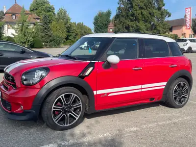 MINI Countryman JCW ALL4 — SUV compact sportif, toit panoramique, transmission automatique — vista posteriore