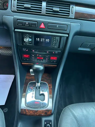 Audi A6 2.8 E V6 30V — Berline élégante, motorisation prestigieuse, 132 500 km seulement — Miniatura 10