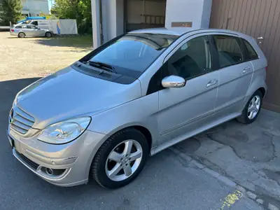Mercedes-Benz B 200 — Monospace compact fiable, faible kilométrage et contrôle technique valide — fianco