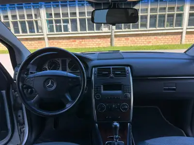 Mercedes-Benz B 200 — Monospace compact fiable, faible kilométrage et contrôle technique valide — Miniatura 11