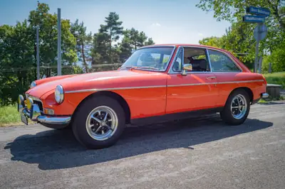 MG MGB GT 1973 — Coupé britannique vintage au moteur révisé, 48 000 km — vista posteriore