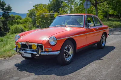 MG MGB GT 1973 — Coupé britannique vintage au moteur révisé, 48 000 km — fianco
