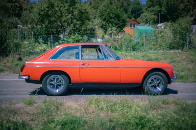 MG MGB GT 1973 — Coupé britannique vintage au moteur révisé, 48 000 km — Miniatura 9