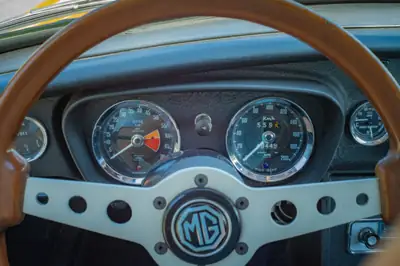 MG MGB GT 1973 — Coupé britannique vintage au moteur révisé, 48 000 km — Miniatura 14