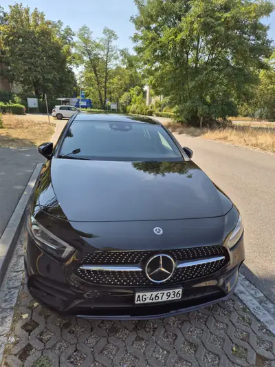 Mercedes-Benz Classe A 180 Night Star AMG Line — Élégance urbaine et sportivité affirmée — rear view