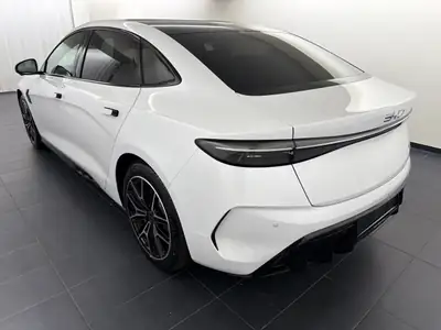 BYD Seal 82,5 kWh Excellence 2026 — Berline électrique performante, neuve avec garantie 6 ans — côté