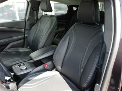 Ford Mustang MACH-E RWD 99 kWh — SUV électrique haute autonomie, 37 000 km seulement — Miniature 9